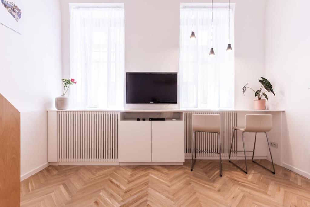 Eszter'S Lovely Downtown Apartment Budapest Exterior photo